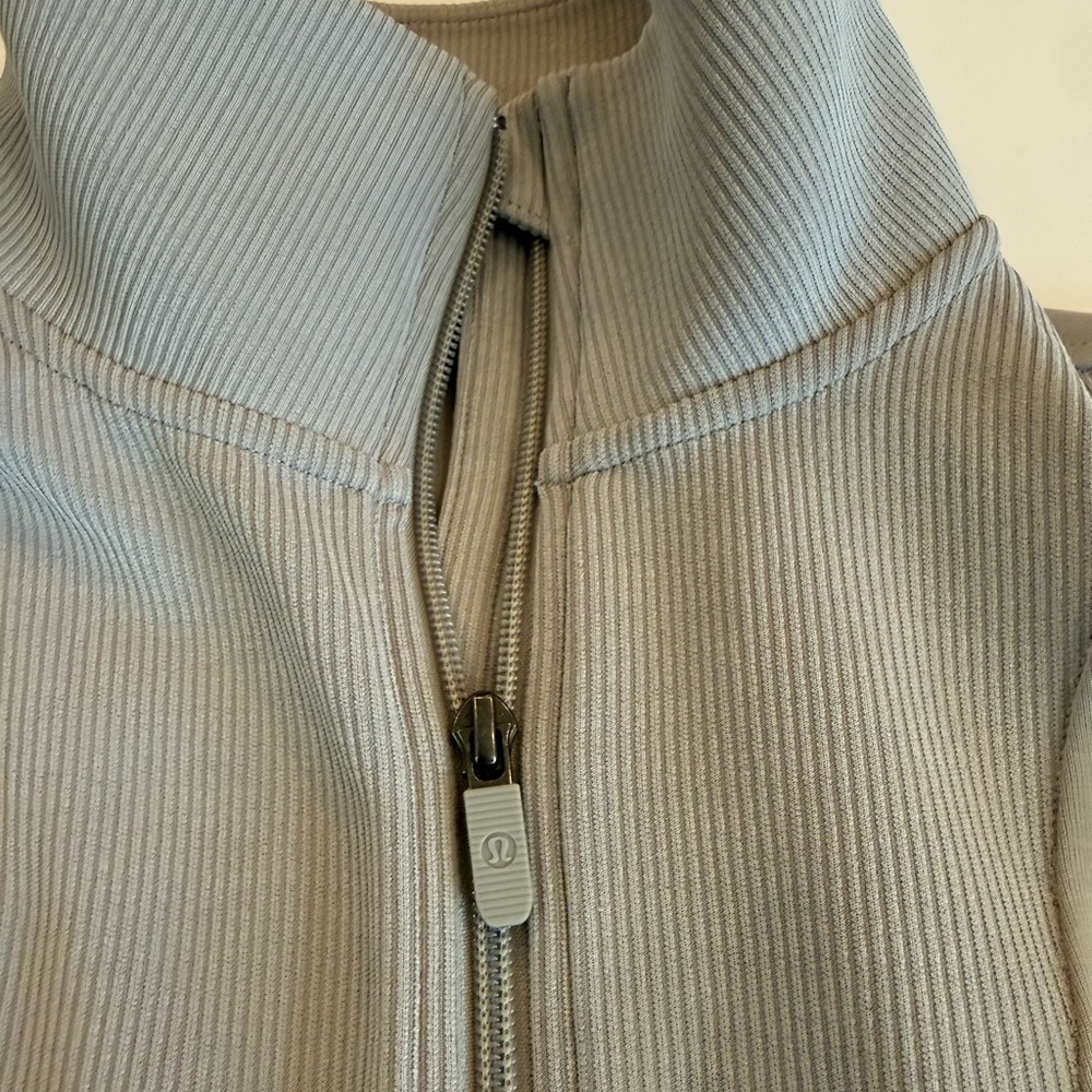lululemon athletica gray quarter-zip pullover jacket - Picture 3 of 5